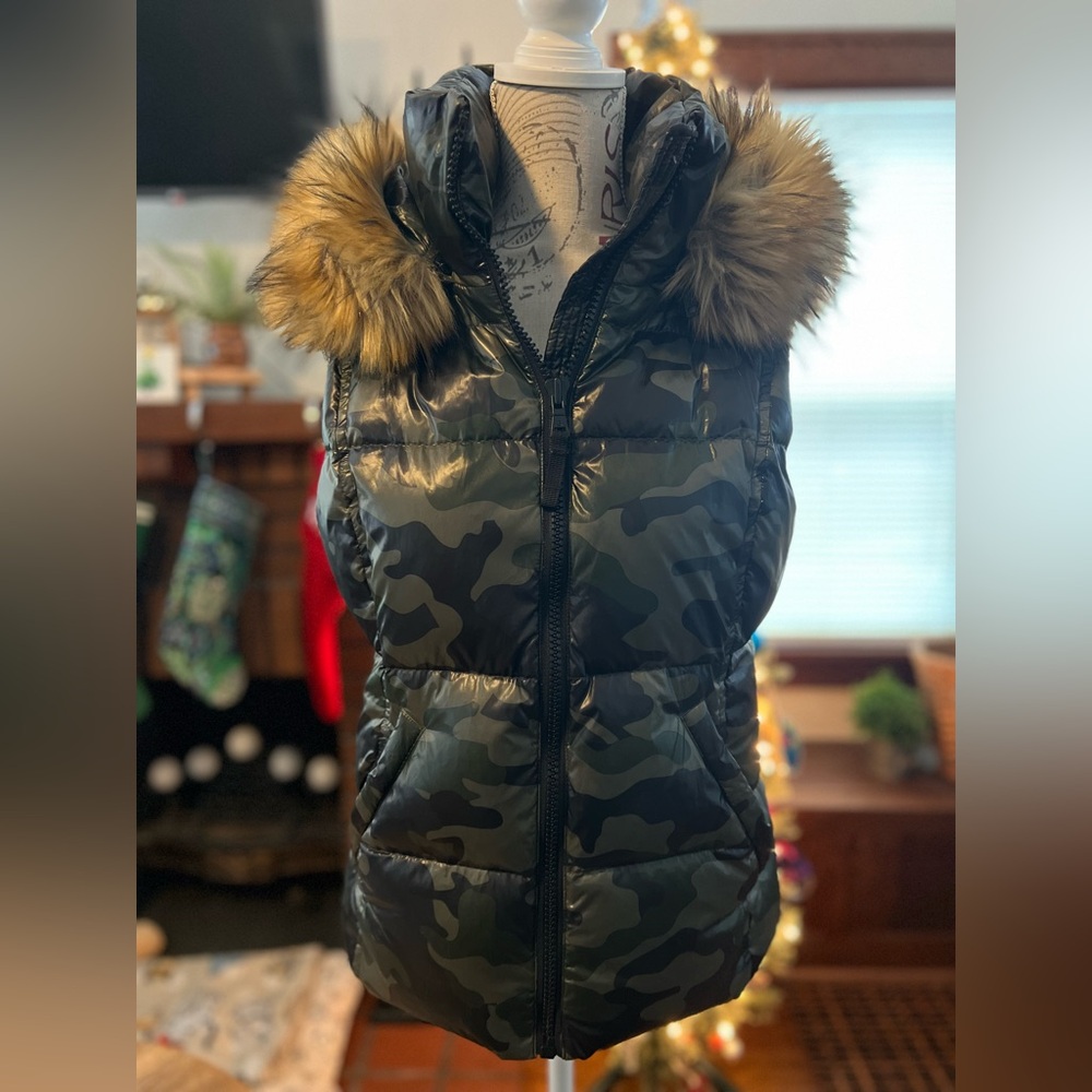S13 Women's Camouflage Down Puffer Vest with Faux Fur Hood, Size M